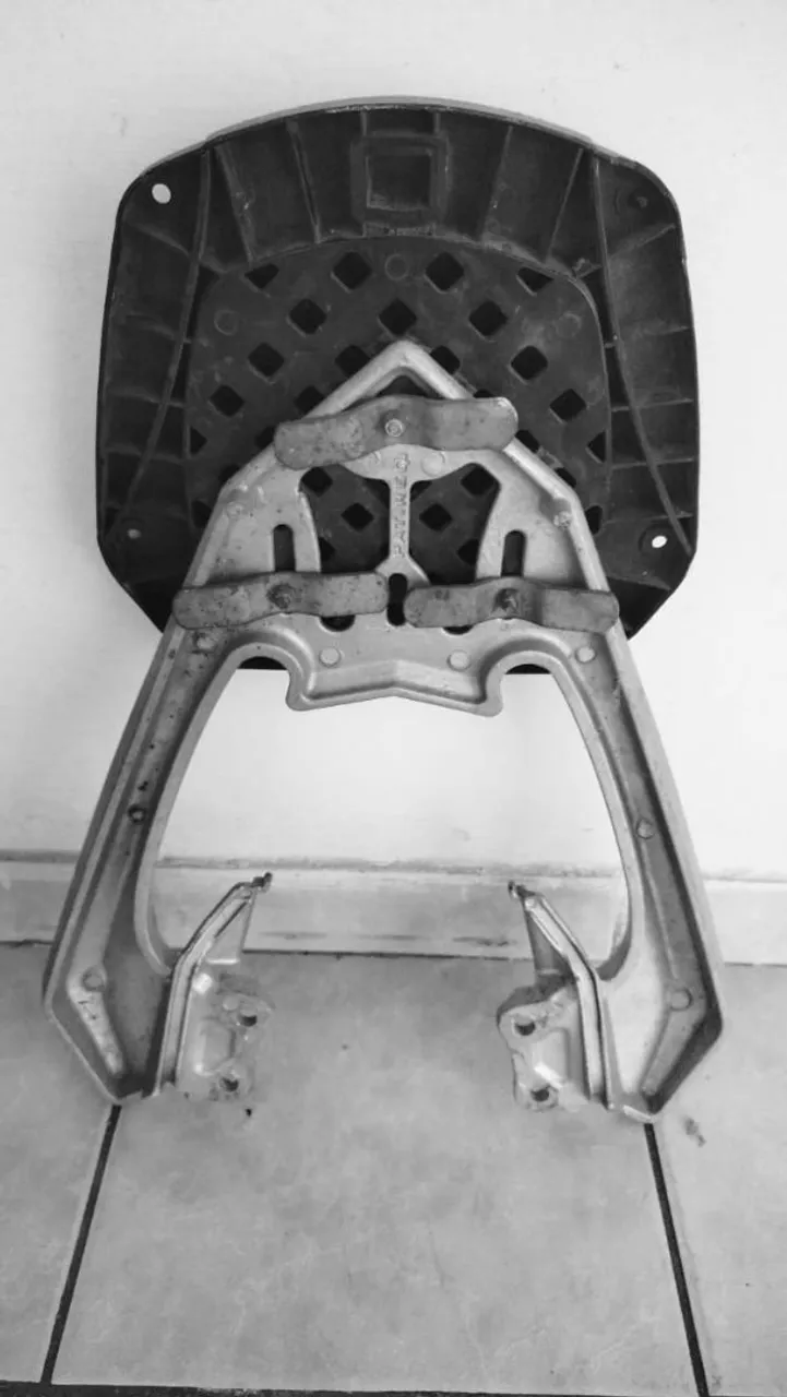 Suporte para Bagagem para Moto Twister em ótimo estado de alumínio