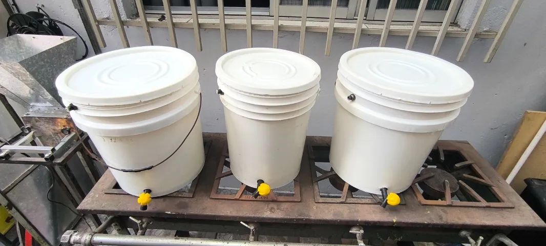 Fabriqueta cerveja artesanal 82 garrafas / produção (50 litros) com receitas - Foto 5