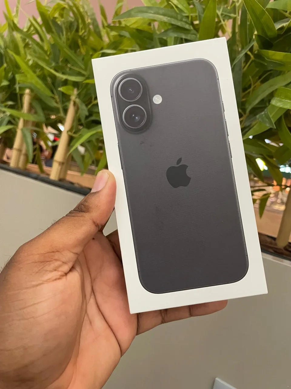 IPHONE 16 128 GB LACRADO BLACK?