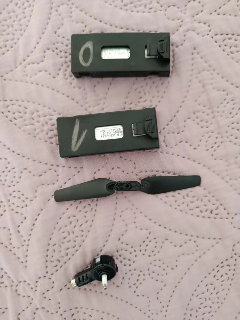 Peças Drone E99 e modelos parecidos  1800 mAh - Foto 4
