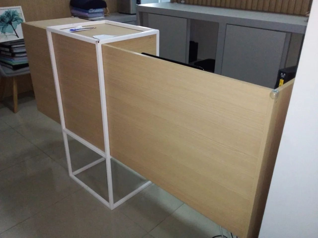 Mesa de Escritório com Armário e cortina - Foto 2