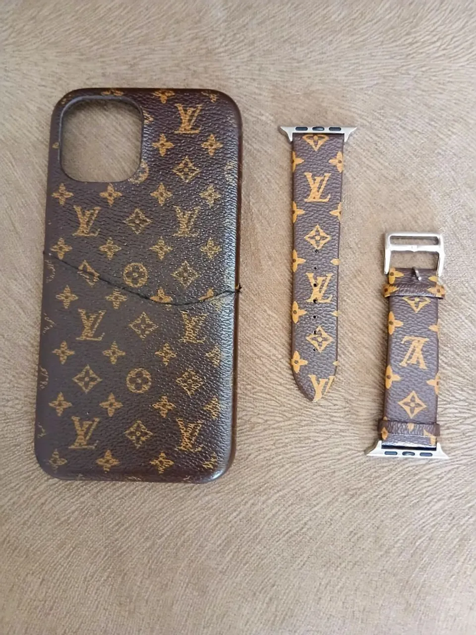 Kit Capa e Pulseiras Louis Vuitton para iPhone e Apple Watch