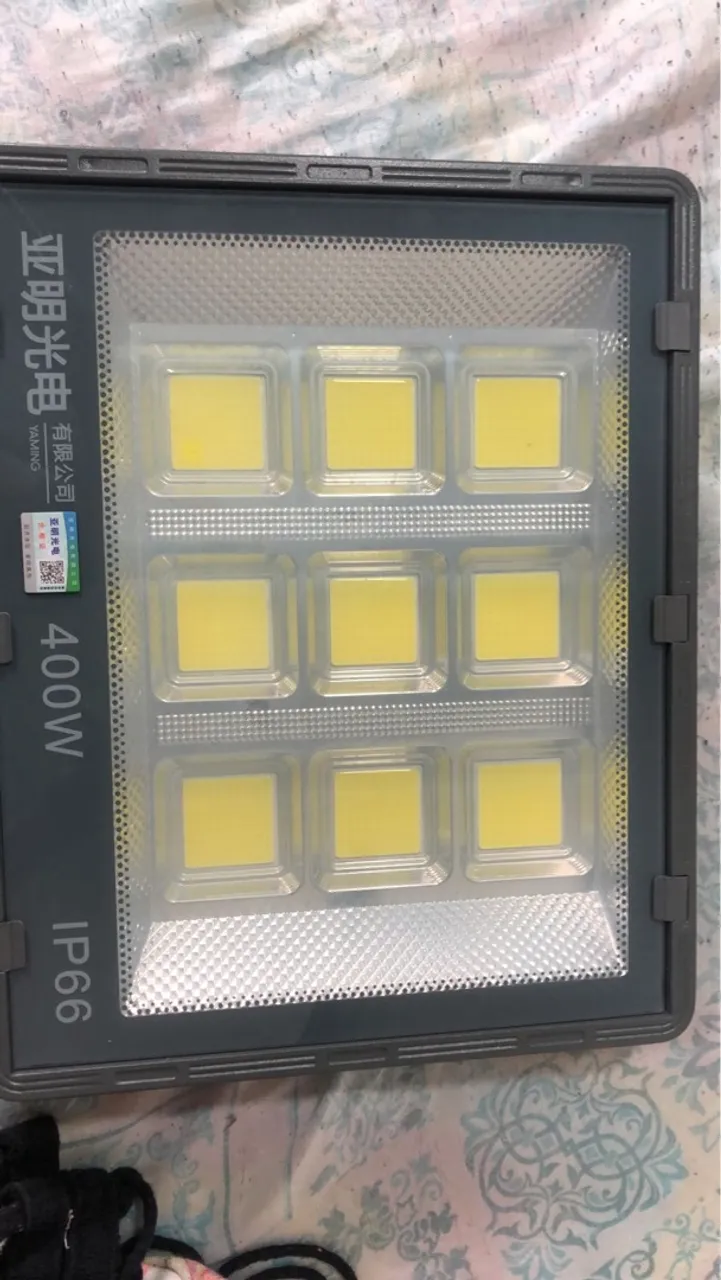 Refletor LED 400W IP66 - Iluminação Potente e Durável