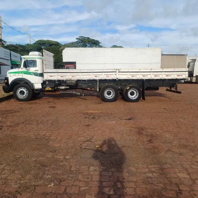 MERCEDES 1319 (RARO) CARA PRETA  FREIOS A AR ORIGINAL  EMBREAGEM A AR ORIGINAL
