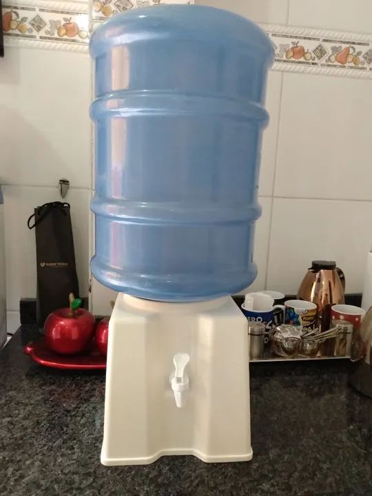 Suporte plástico com garrafao vazio - Foto 4