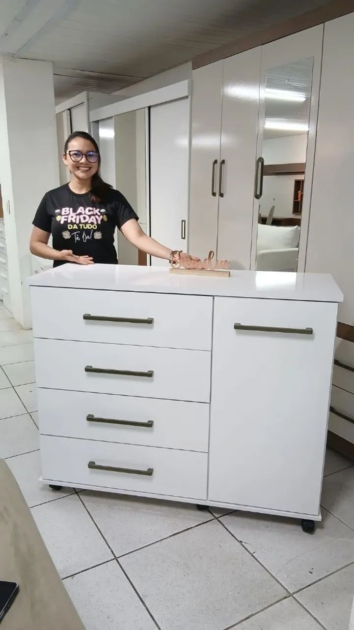 COMODA COM RODINHAS ENTREGA GRATIS 