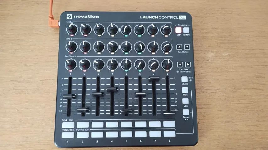 Novation Launch Control XL mk2 - Equipamentos e Acessórios de Som