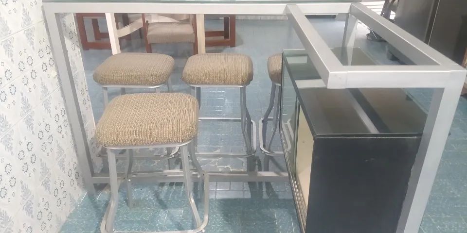 Balcão/Bar década de 80 com 4 bancos altos - em ótima conservação. - Foto 4