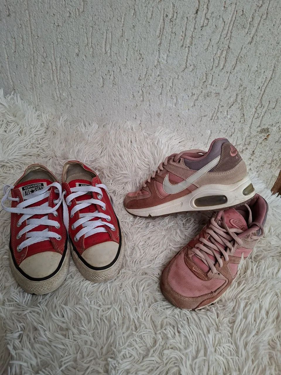 Dois pares de tenis 34 nike e all star
