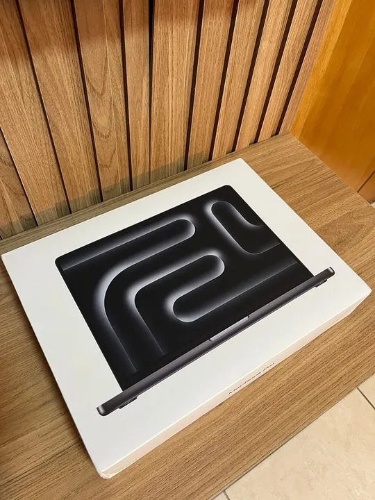 MacBook Pro 16 inch 2024