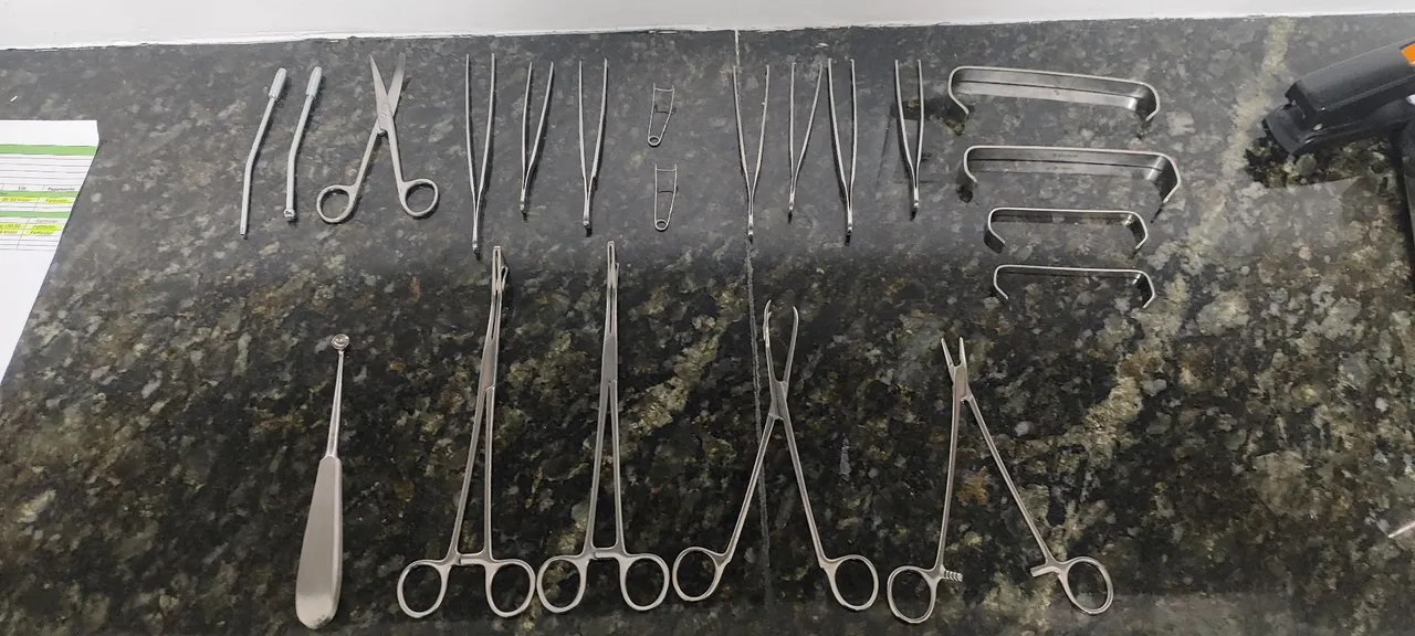Kit de Instrumentos Cirúrgicos