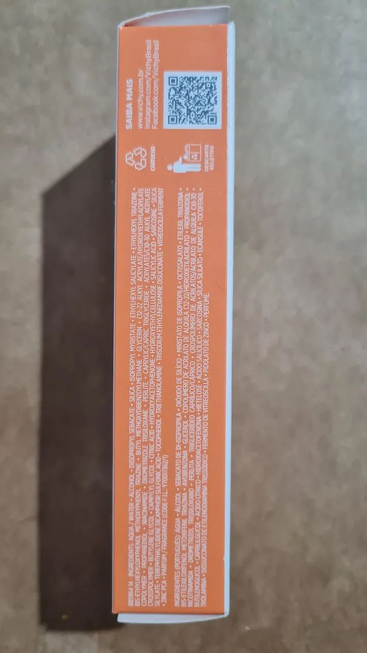 Frete grátis! Vichy Capital Soleil UV-Clear FPS 60 - Antioleosidade - 40g - Foto 2