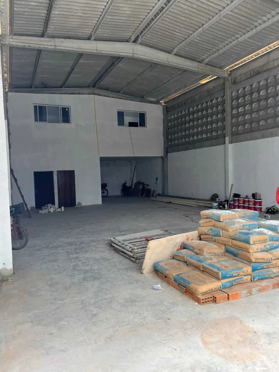 Galpão com 400 m2 no Bessa a poucos metros da BR 230