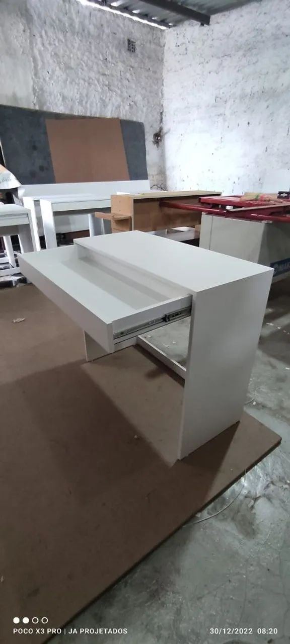 Escrivaninha simples com gavetao - Foto 3