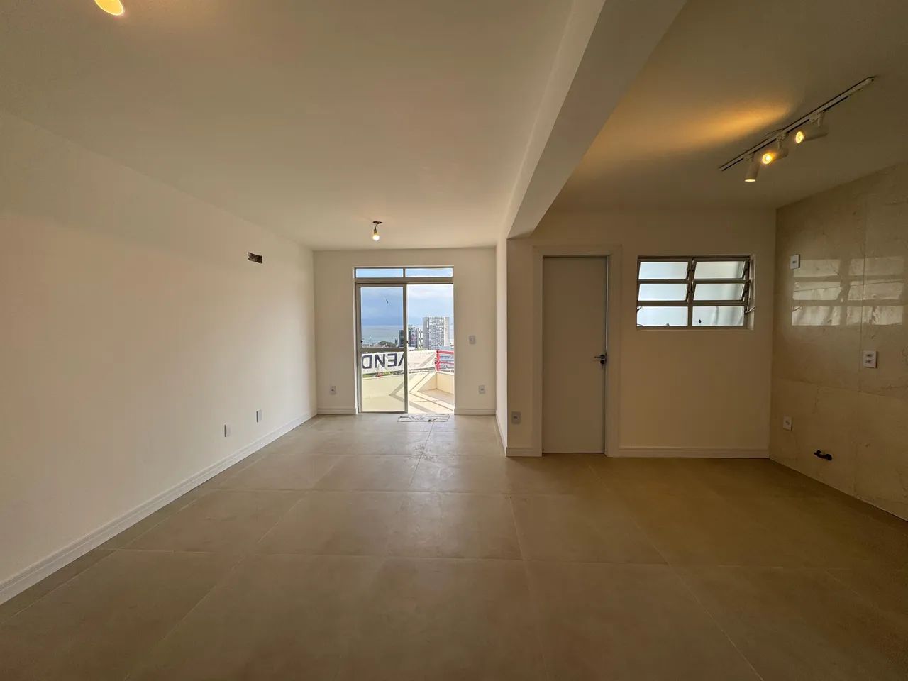 BAIXOU - Apartamento 2dorm com suíte no Centro Floripa  - Foto 2