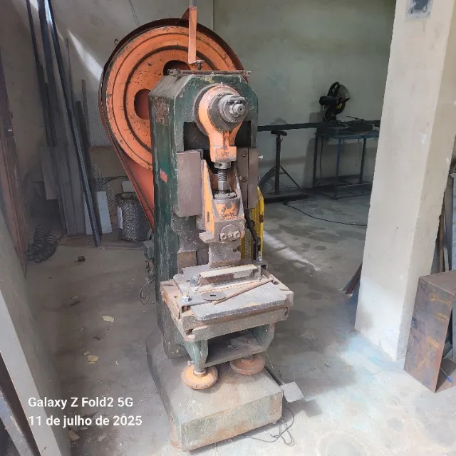 Prensa excêntrica MSL 15 ton - com mesa regulável