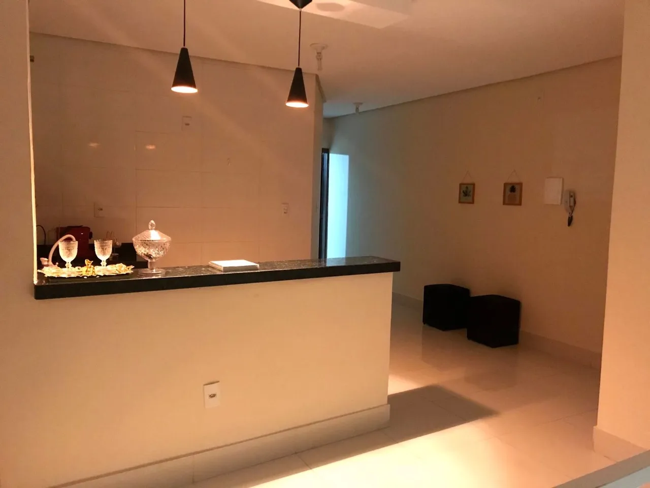 ALUGO APARTAMENTO SEMI MOBILIADO