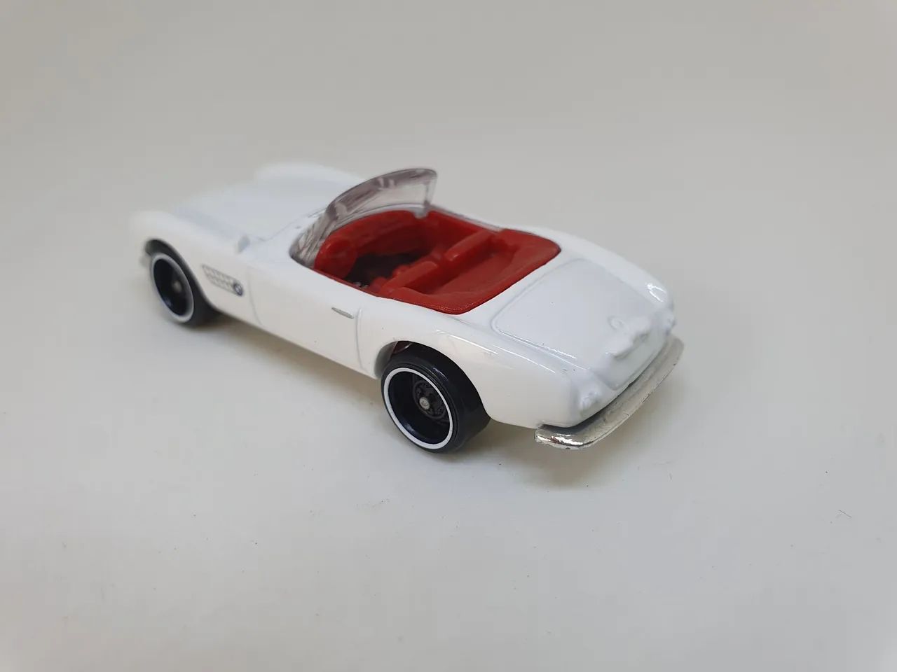 Hot Wheels BMW 507 conversível  branca - Foto 2
