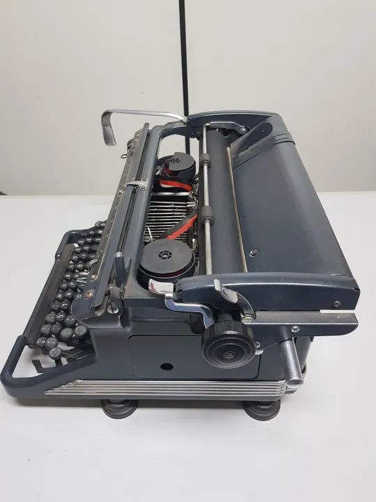 Máquina de escrever antiga - Foto 2