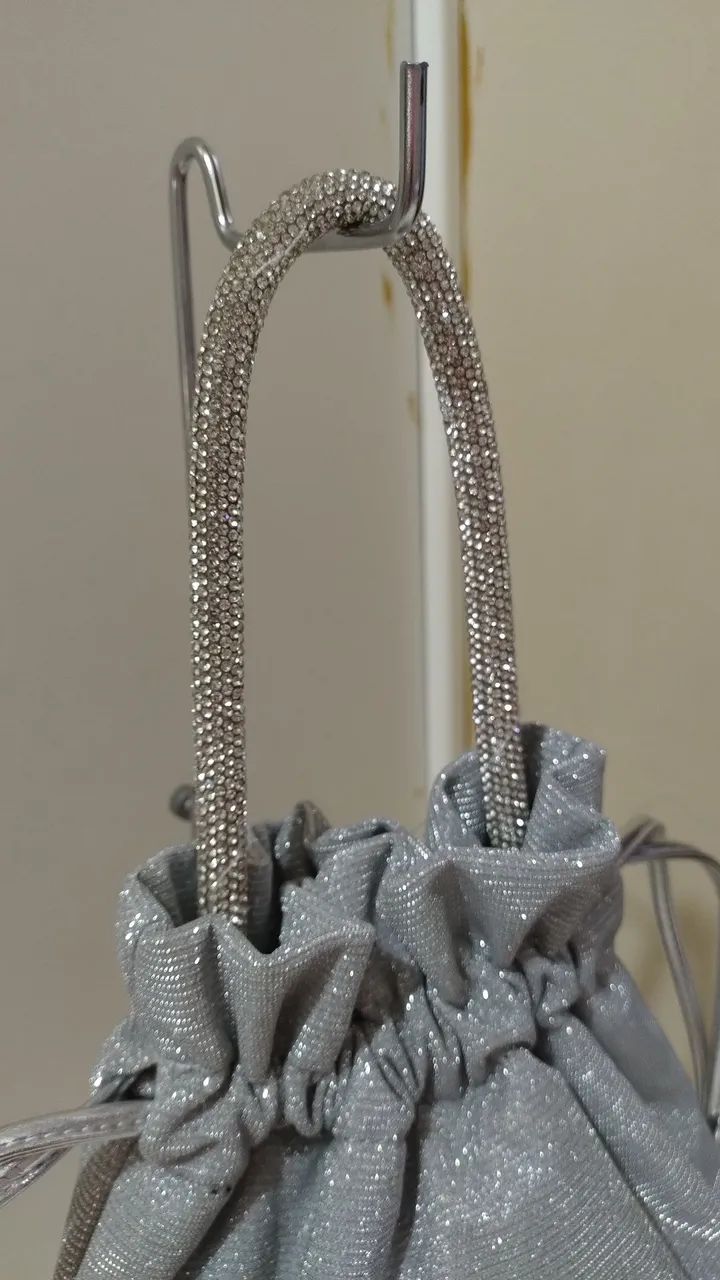 Bolsa de mão prateada com brilho - Victoria's Secret - Foto 3