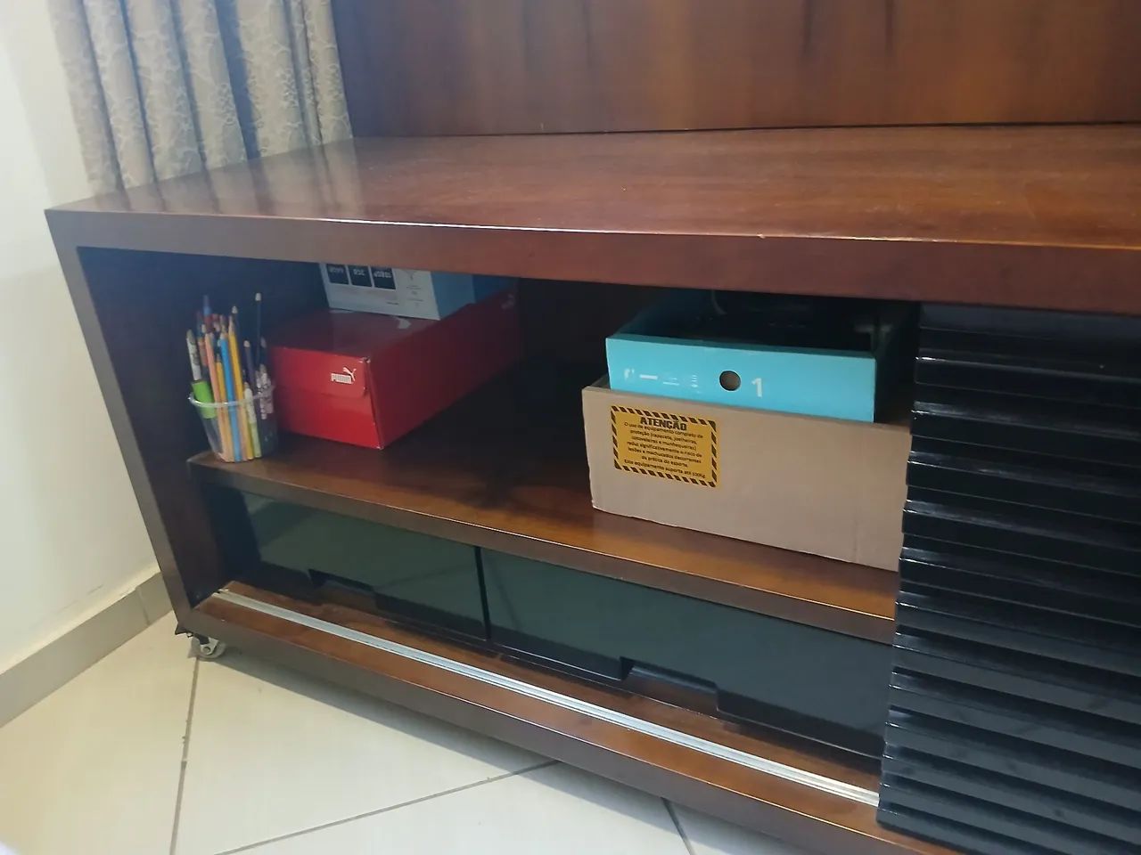 Rack com painel madeira64520796148353123