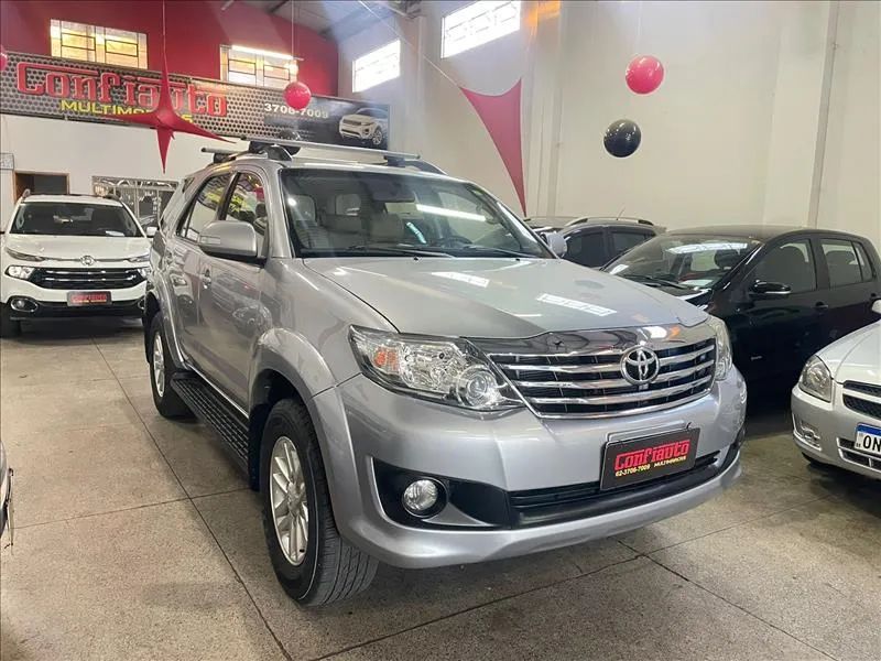 TOYOTA HILUX SW4 2.7 SR 7 Lugares 4X2 16V - Foto 2