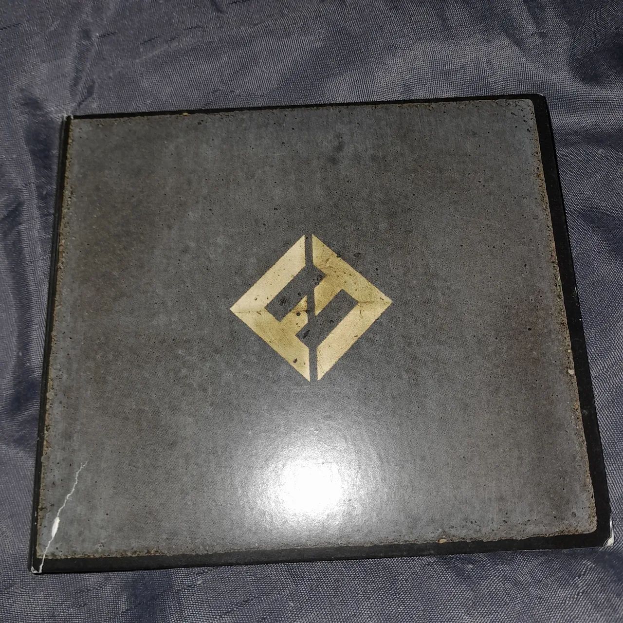 CD foo fighters-  concrete and gold
