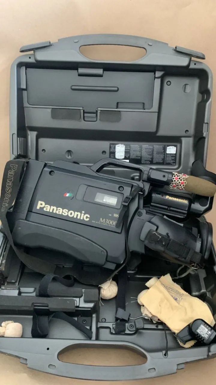 ANTIGA FILMADORA PANASONIC M3000 VHS, ANALOGICA,NAO FOI TESTADA, SEM GARANTIAS, ACOMPANHA 
