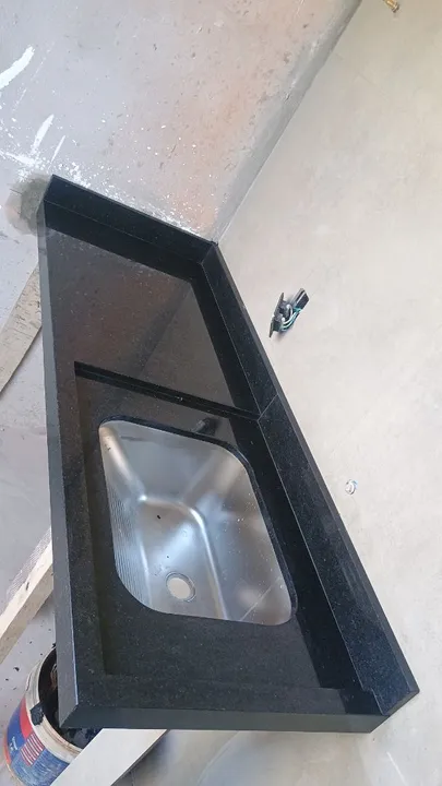 Pia de Granito Preto com Cuba de Aço Inox