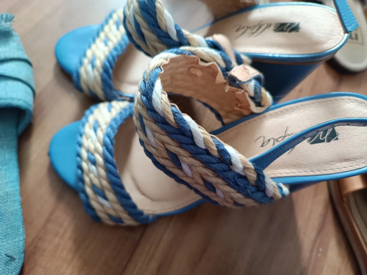 Sandália Salto Azul e Corda Trançada - Elegância e Conforto