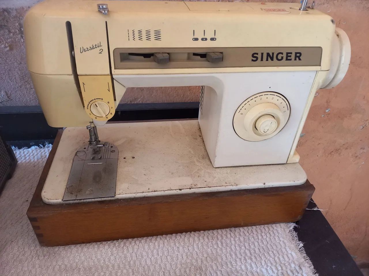 Máquina de Costurar Singer Versátil 2