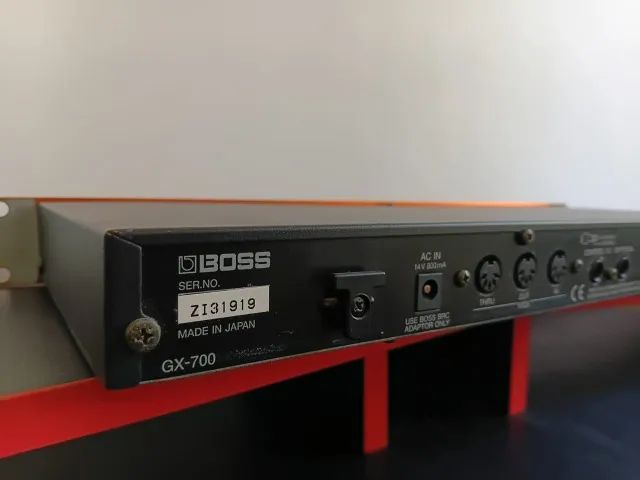 GUITAR RACK BOSS GX 700 MULTIEFFECTS - Instrumentos musicais