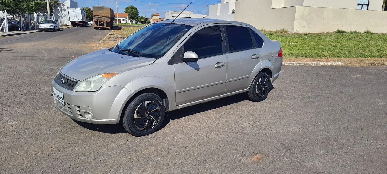 FORD FIESTA SEDAN ANO 2008
