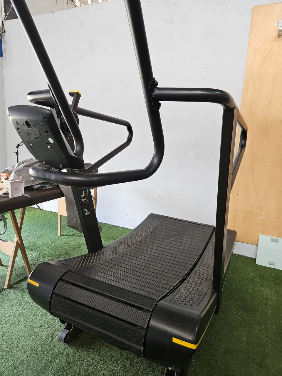 Esteira Curva (Assault runner) com defeito