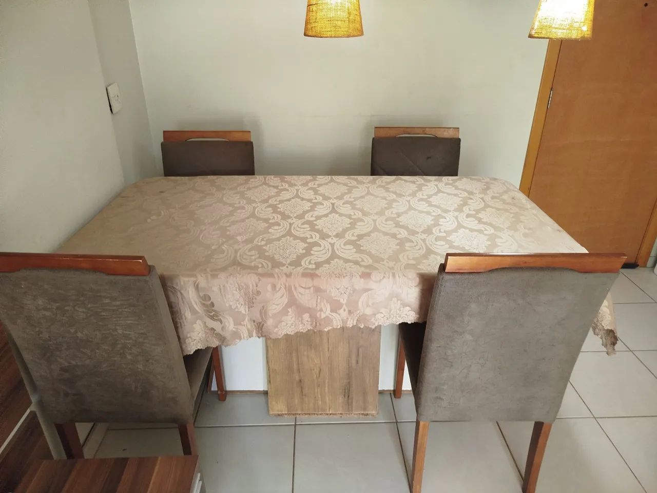Mesa de Jantar 4 Cadeiras