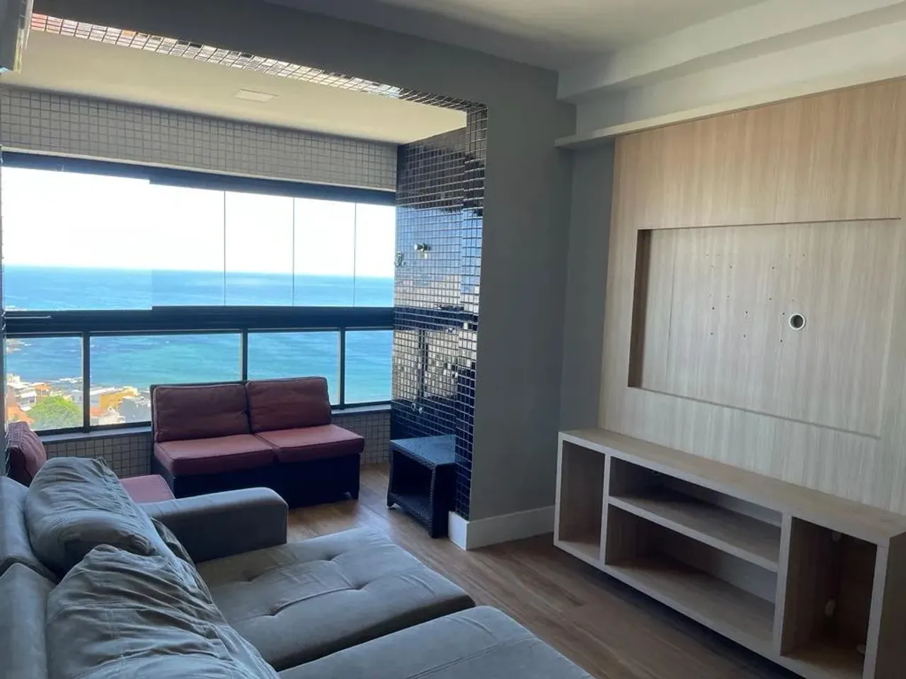 QUARTO E SALA DECORADO E MOBILIADO COM VISTA MAR NO RIO VERMELHO
