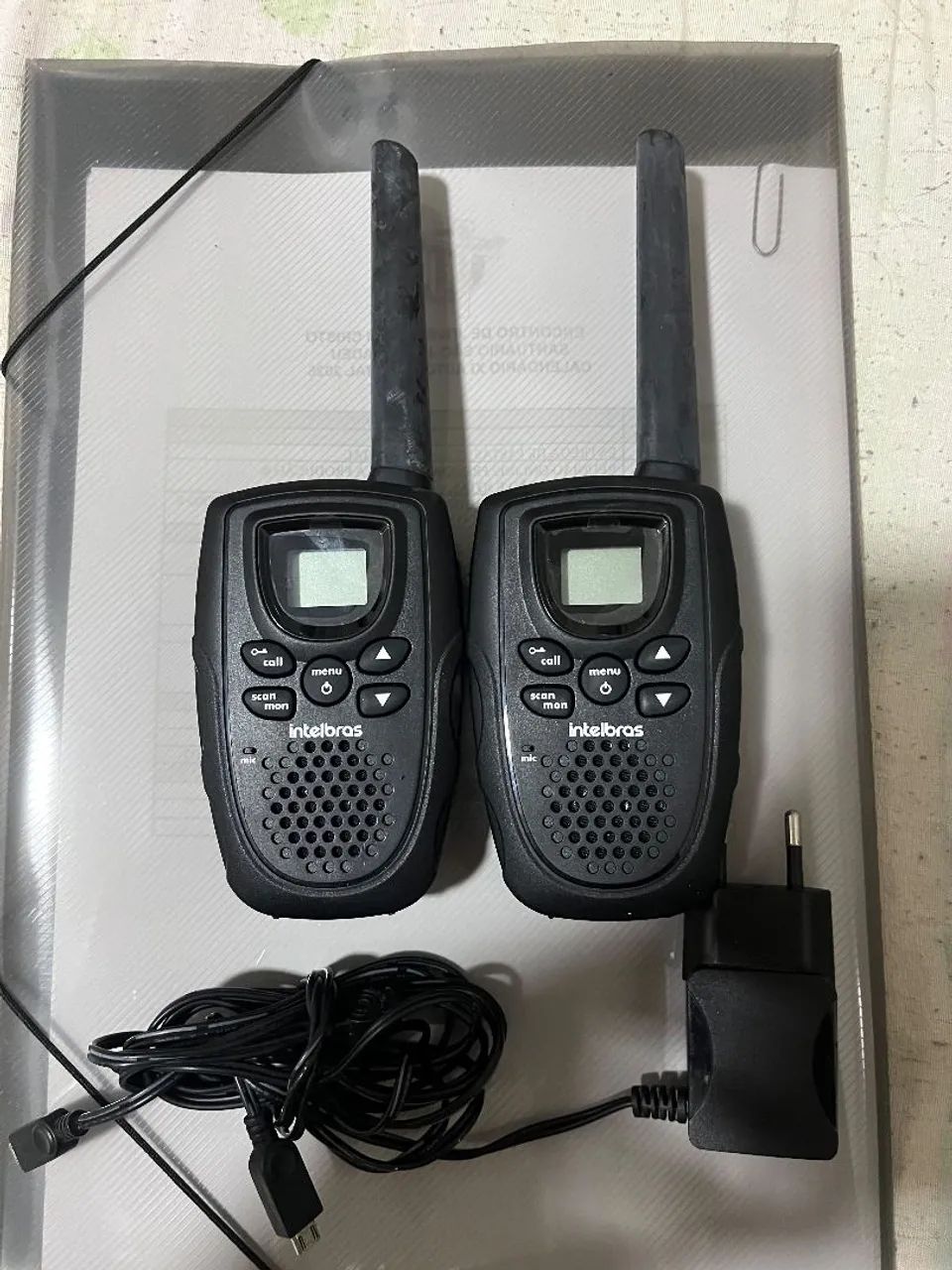 Dois Walkie talkies Intelbras