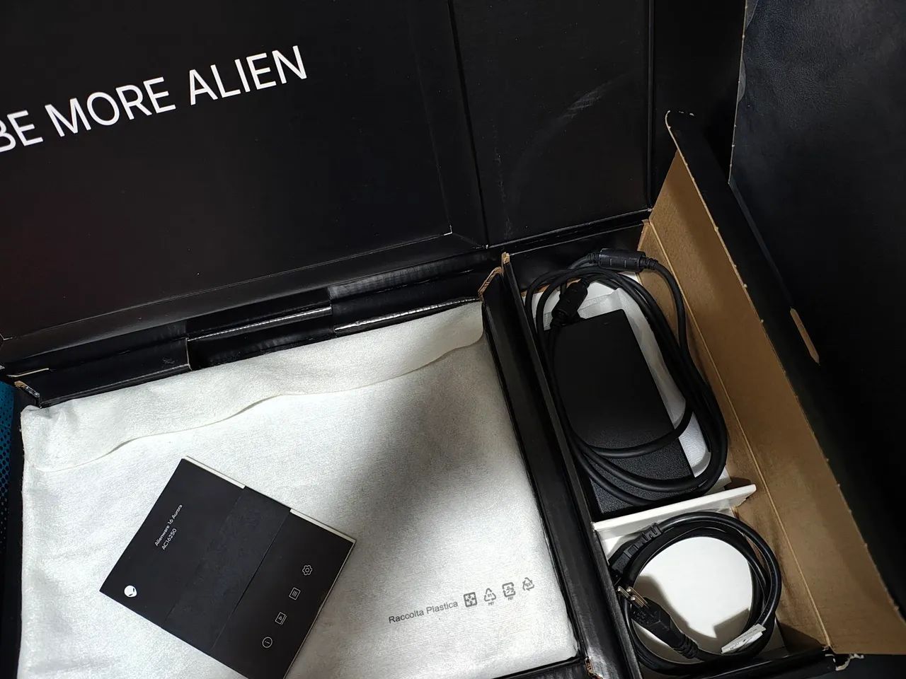 Dell Alienware aurora core7 240H rtx 5050 32gb 1 tb - Foto 2