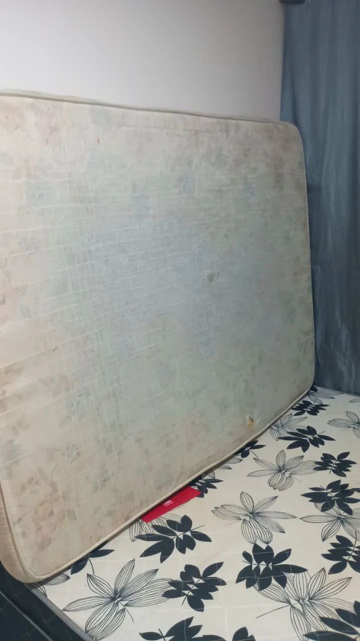 Cama usada, tem a base e o colchão  - Foto 3