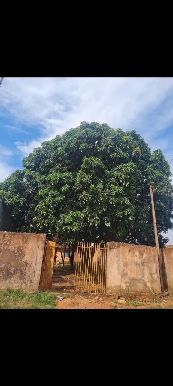 Terreno 360m² no Nova Lima com casa aos fundos.