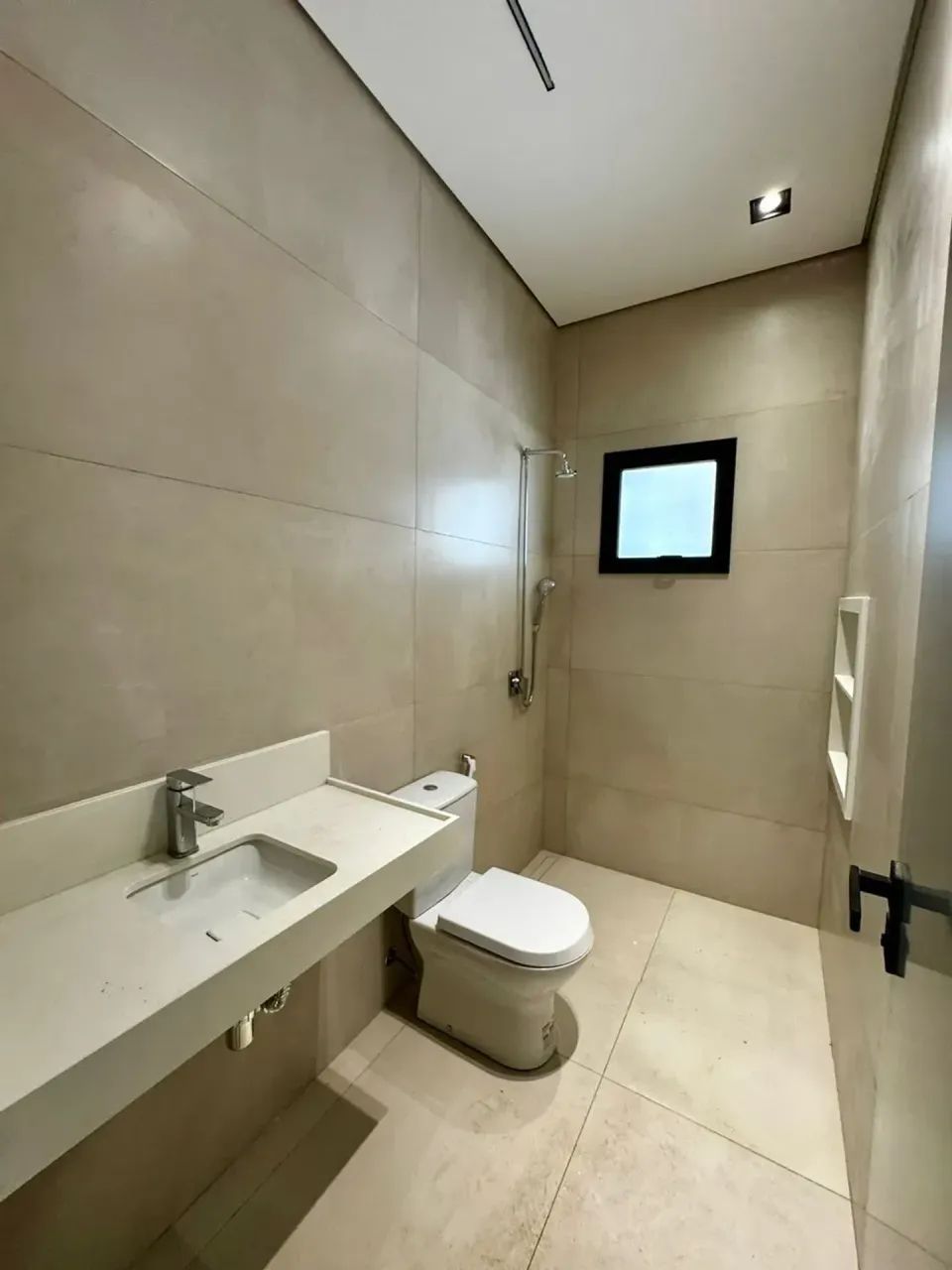 CASA TÉRREA COM 3 SUITES À VENDA, 223m2 - COND ALPHAVILLE II - Foto 3