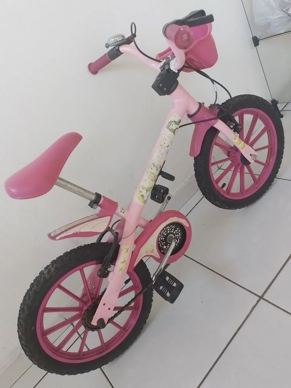 Bicicleta infantil acompanha as rodinhas