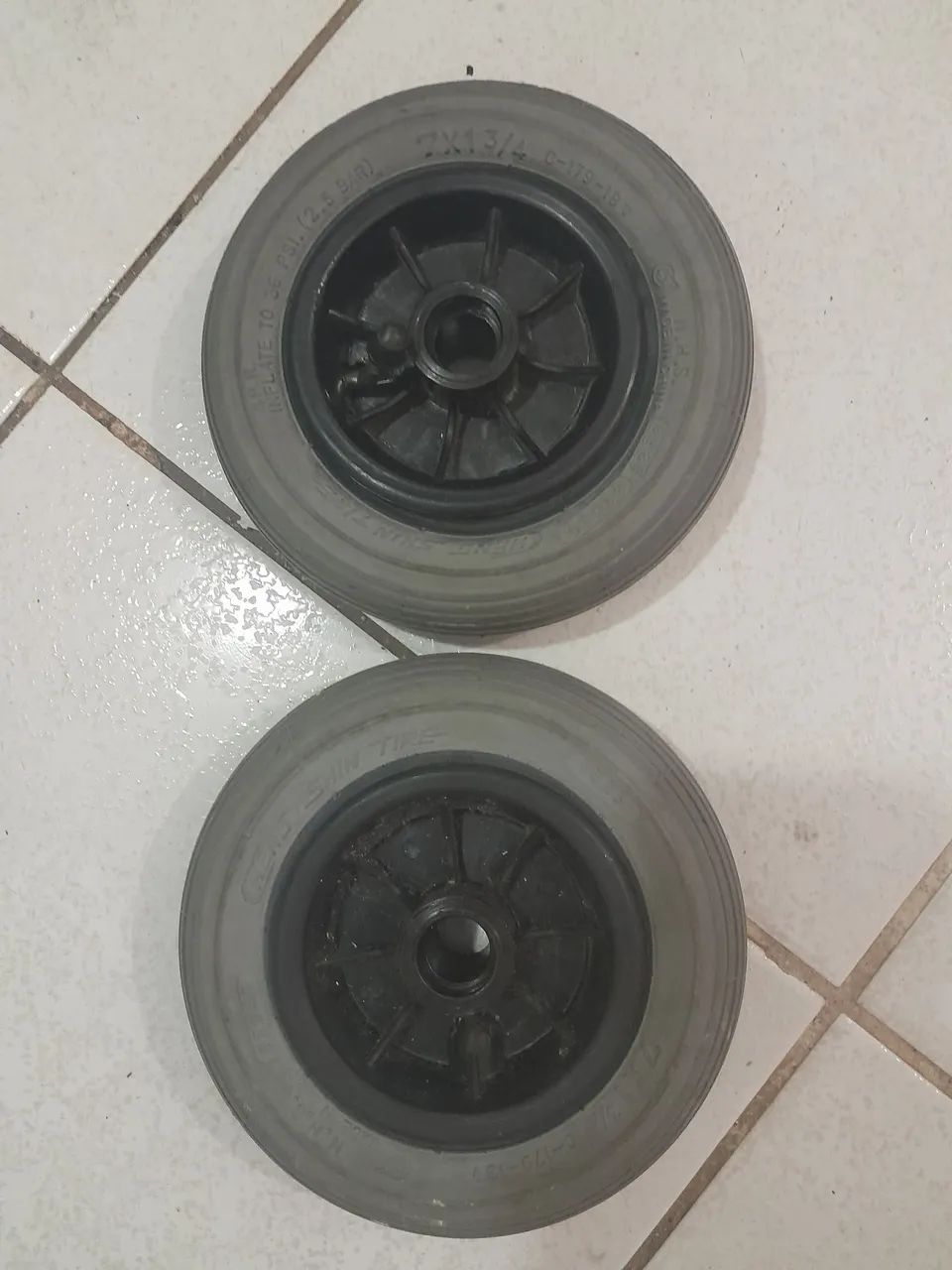 Cadeira de roda/ PNEU dianteiro inflável 