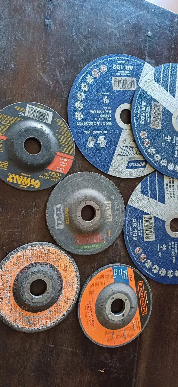 03 discos corte 7"x 1/16x 7/8"  + 3 discos desbaste 41/2" R$ 50 - Foto 6