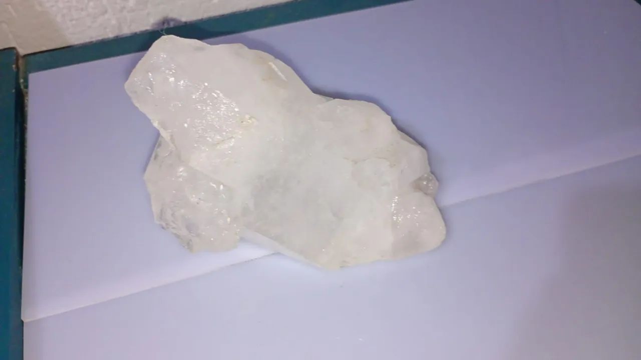 Vendo uma pedra de cristal branca transparente  - Foto 5