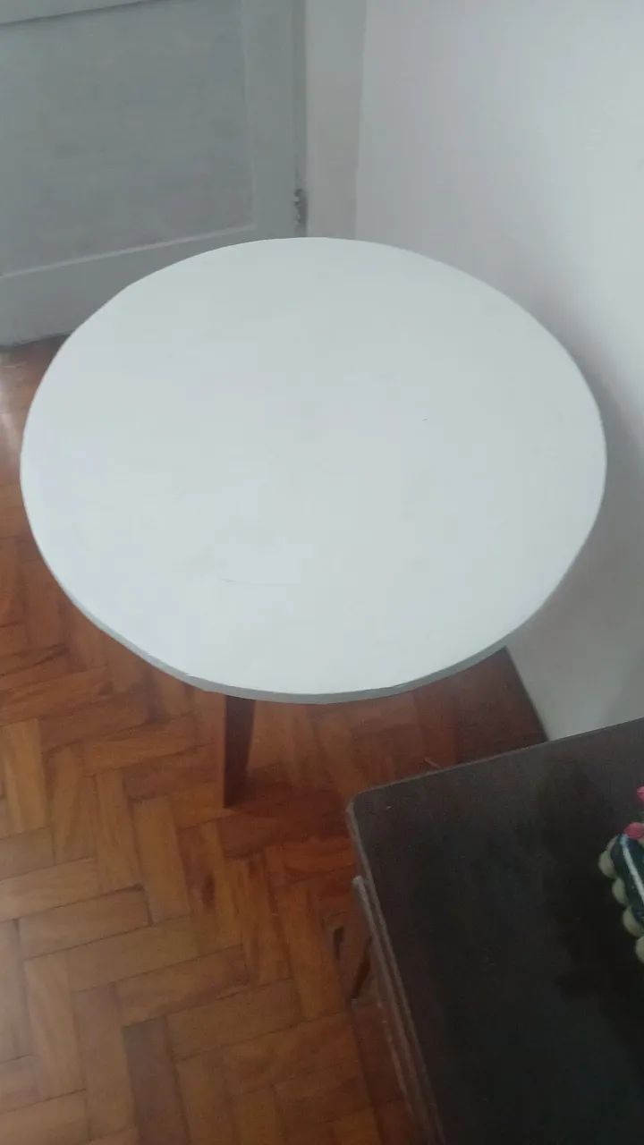 Mesa Redonda em Madeira
