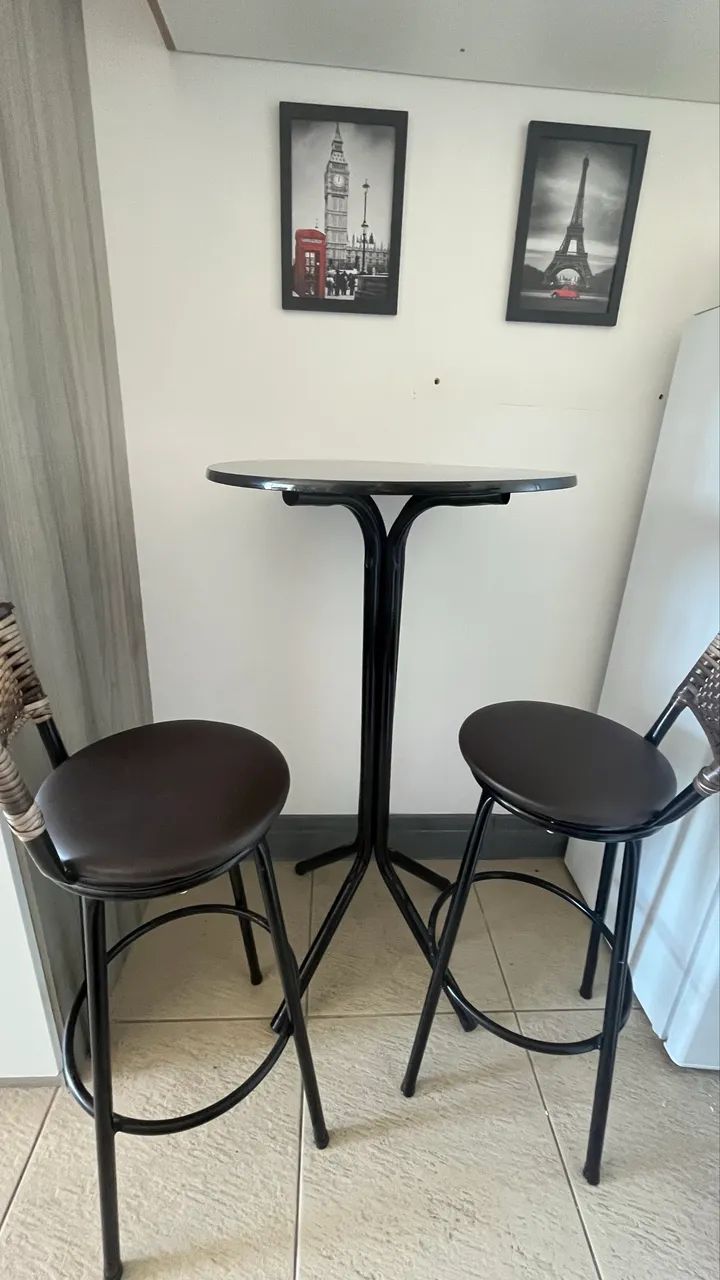 Mesa bistrô + 2 cadeiras kit
