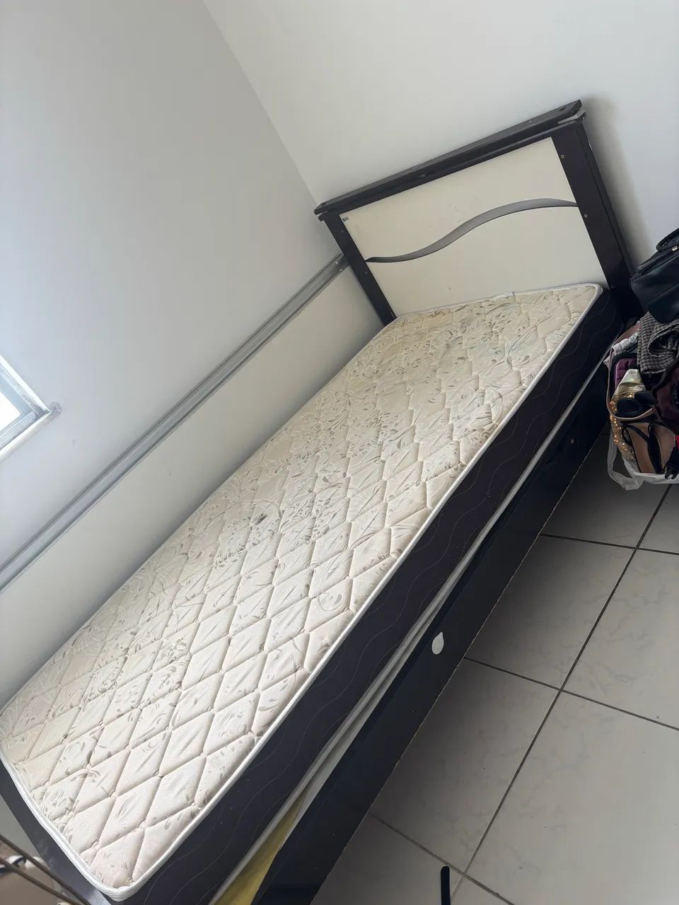 Colchão + cama solteiro