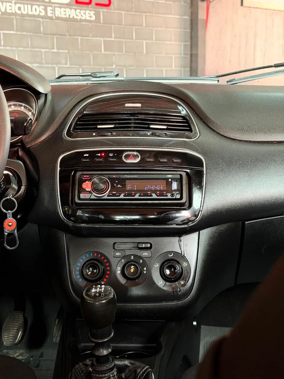 Fiat Linea Essence 1.8 Flex 16V 4P 2016 - Foto 5