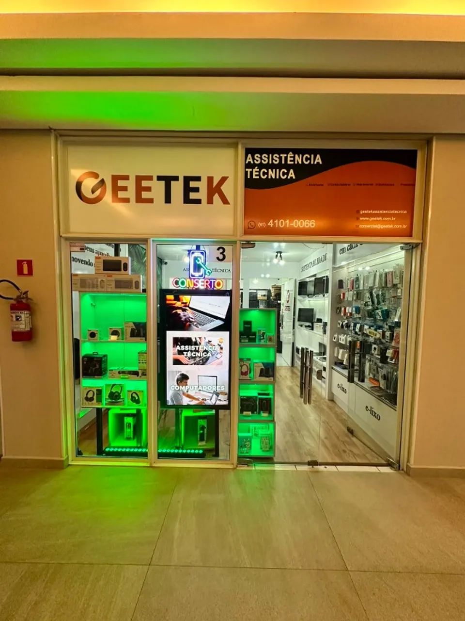 REPASSE DE PONTO COMERCIAL COM MOBILIÁRIO NO CENTRO DE CURITIBA